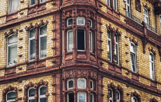 Eski bir evi / apartmanı satmak: Yenileme birikimi, boşluk, harap – ne yapmalı?