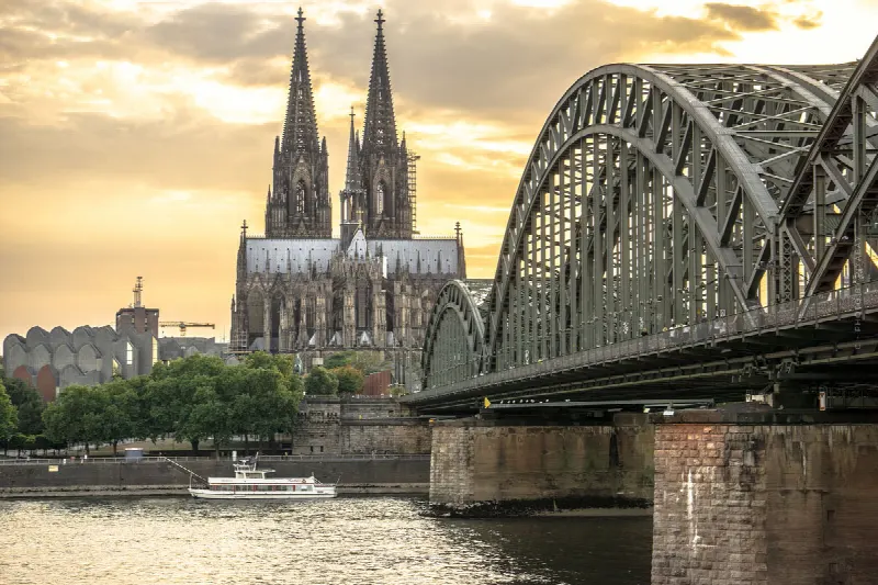 Köln’de yaşamak: Südstadt, Marienburg ve Hahnwald’da lüks gayrimenkuller – Metrekare başına fiyatlar & ev, daire ve arsa için ipuçları
