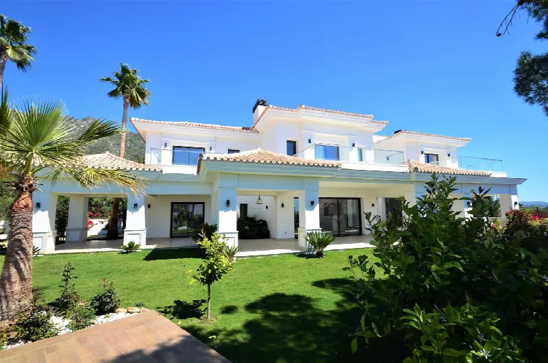 Marbella’da Villa: Ev, arsa, havuz – 4,4 milyon Euro’ya “Golden Mile “da yaşam